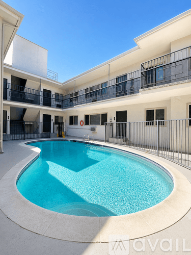 Los Angeles Apartment: 4957 Kester Ave