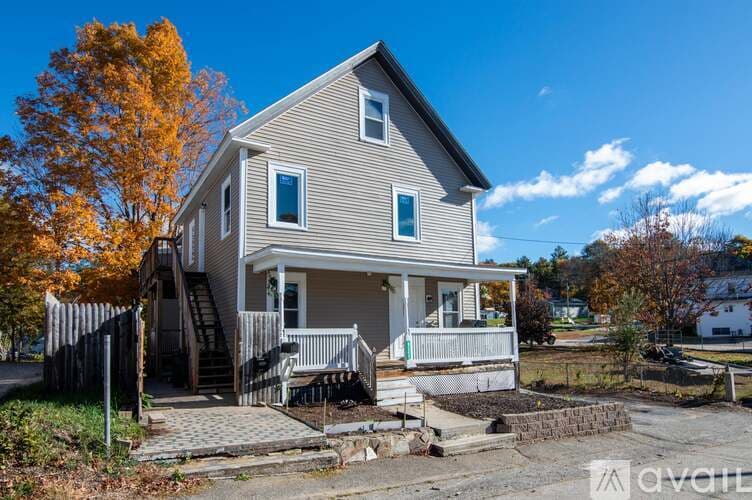 Sanford Apartment: 5 Goodwin St