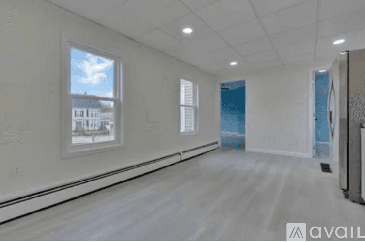 Sanford Apartment: 5 Goodwin St