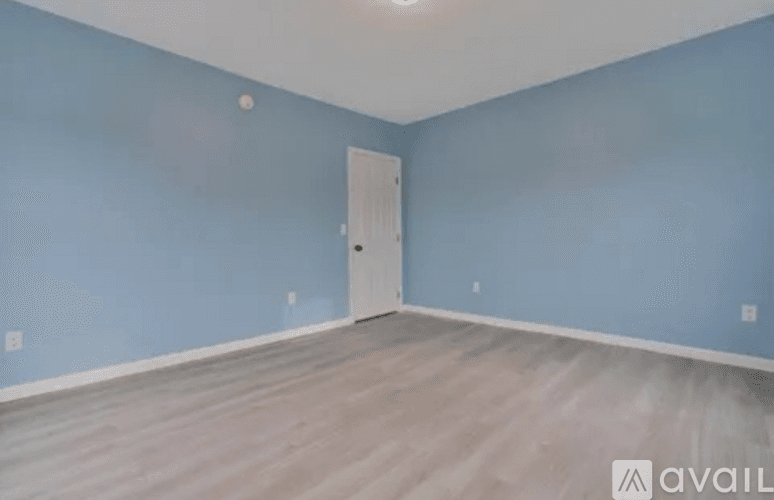 Sanford Apartment: 5 Goodwin St