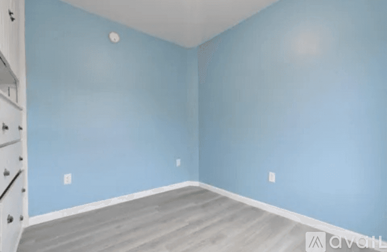 Sanford Apartment: 5 Goodwin St