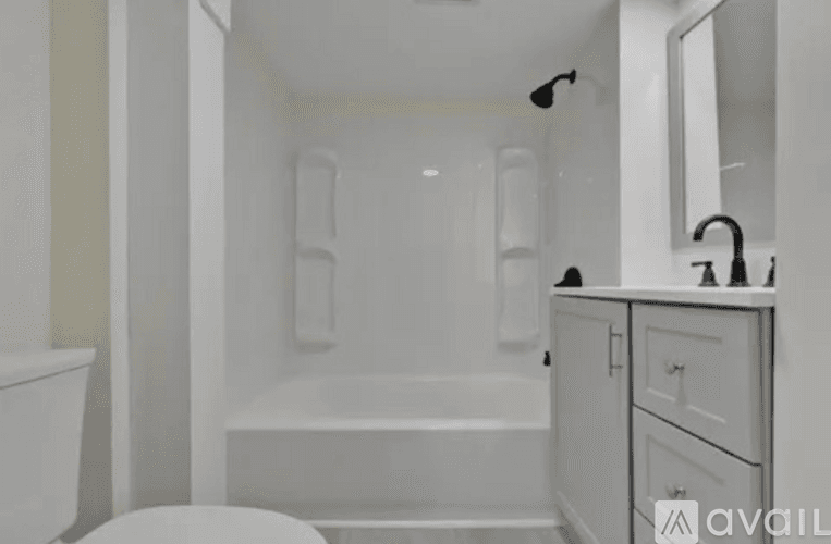 Sanford Apartment: 5 Goodwin St