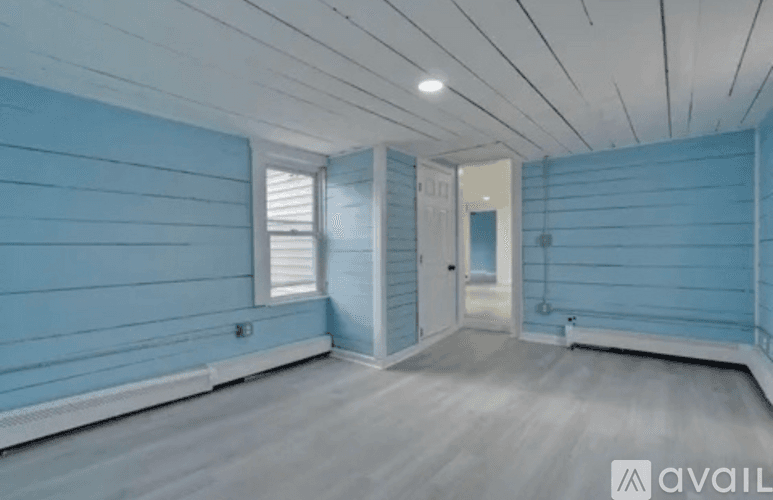 Sanford Apartment: 5 Goodwin St