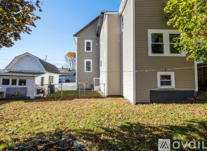Sanford Apartment: 5 Goodwin St