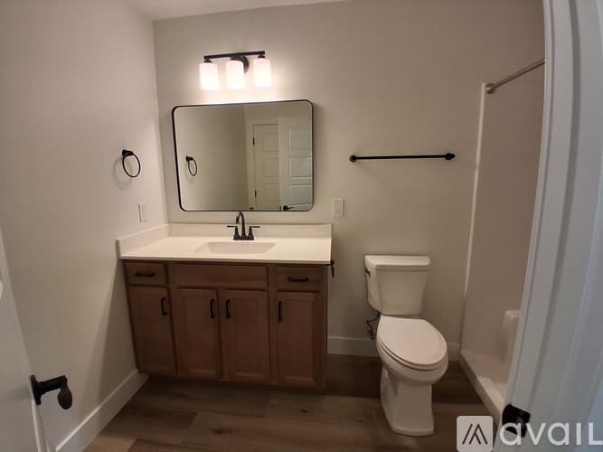 Jasper House: 1453 W Todd Ln