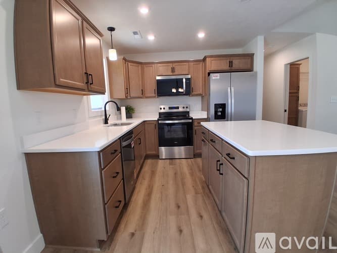 Jasper House: 1453 W Todd Ln