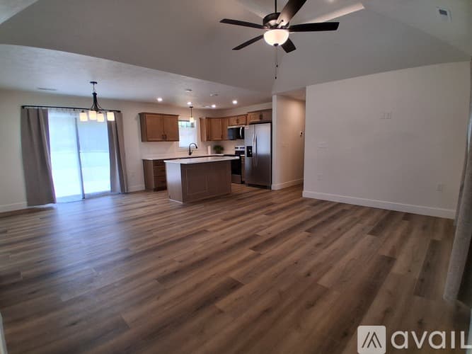 Jasper House: 1453 W Todd Ln