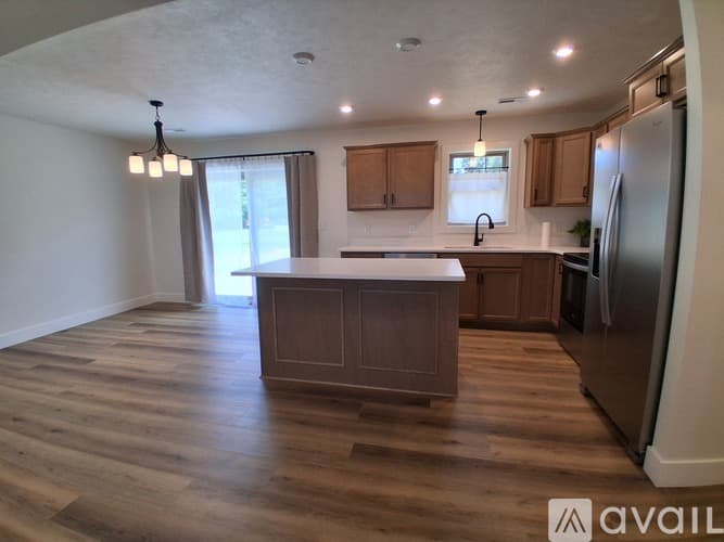 Jasper House: 1453 W Todd Ln