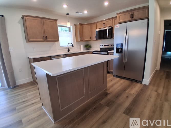 Jasper House: 1453 W Todd Ln
