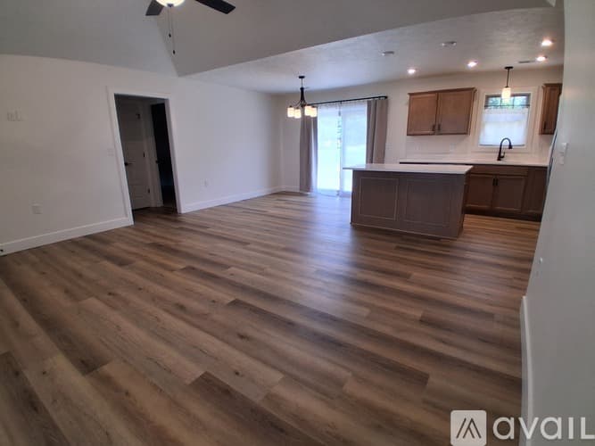 Jasper House: 1453 W Todd Ln
