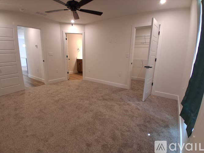 Jasper House: 1453 W Todd Ln
