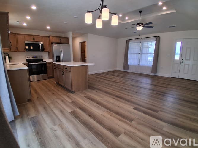 Jasper House: 1453 W Todd Ln