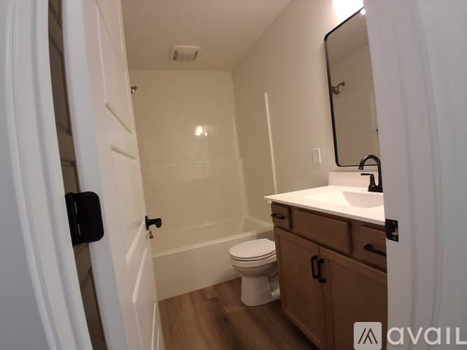 Jasper House: 1453 W Todd Ln