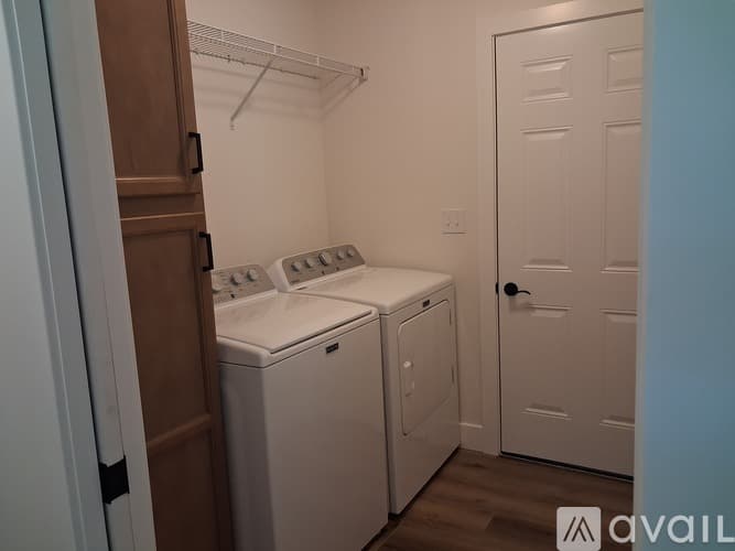 Jasper House: 1453 W Todd Ln