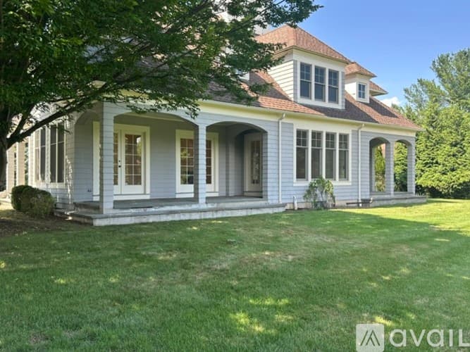 Westport House: 6 Sherwood Farms Lane
