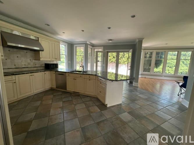 Westport House: 6 Sherwood Farms Lane