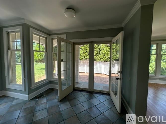 Westport House: 6 Sherwood Farms Lane