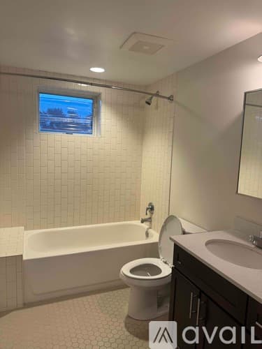 Chicago Apartment: 1323 W Morse Ave