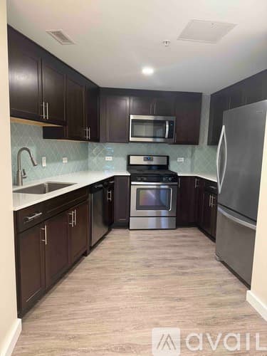 Chicago Apartment: 1323 W Morse Ave