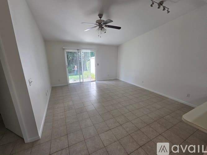 Fort Myers House: 9013 San Carlos Boulevard