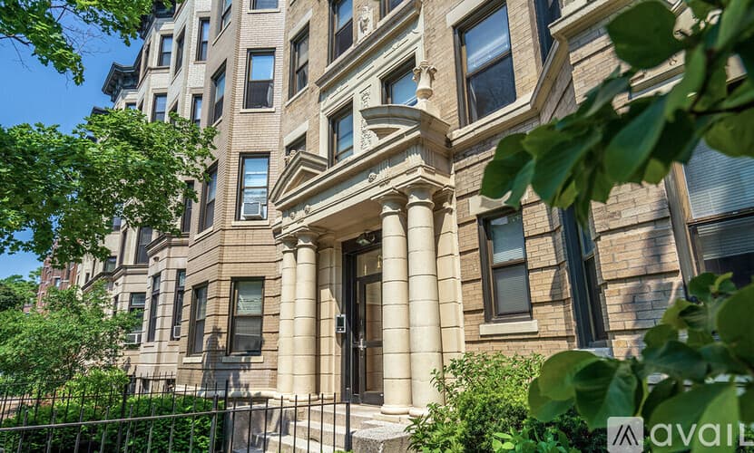 Boston Apartment: 11 Peterborough St