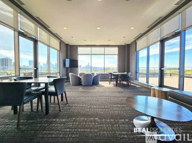 Chicago Apartment: 558 W Webster Ave