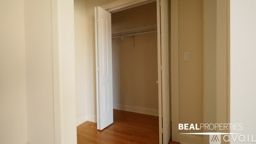 Chicago Apartment: 612 W Patterson Ave