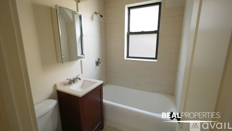 Chicago Apartment: 612 W Patterson Ave