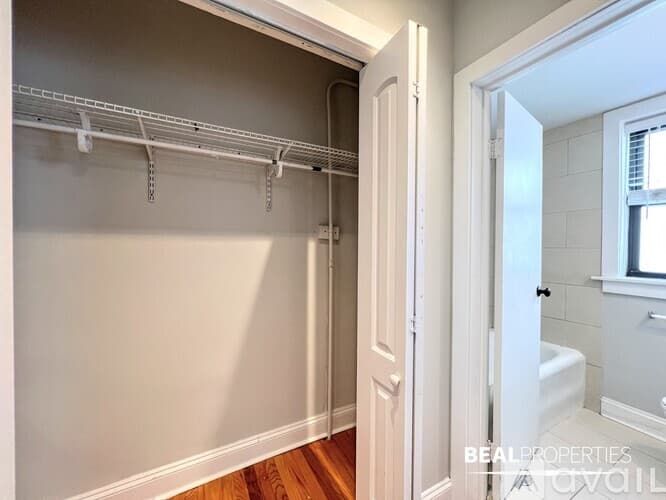 Chicago Apartment: 612 W Patterson Ave