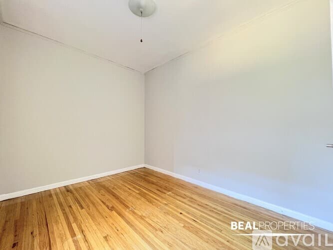 Chicago Apartment: 620 W Barry Ave