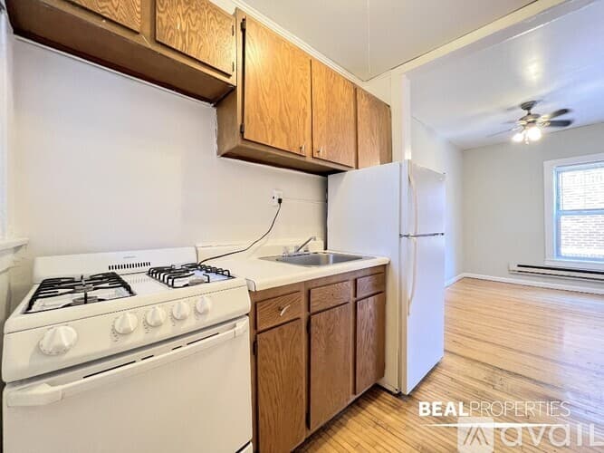 Chicago Apartment: 620 W Barry Ave