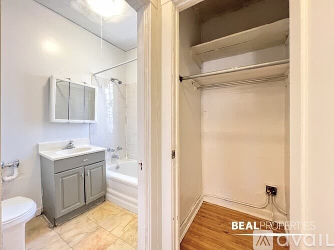 Chicago Apartment: 620 W Barry Ave