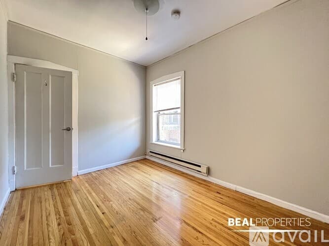 Chicago Apartment: 620 W Barry Ave