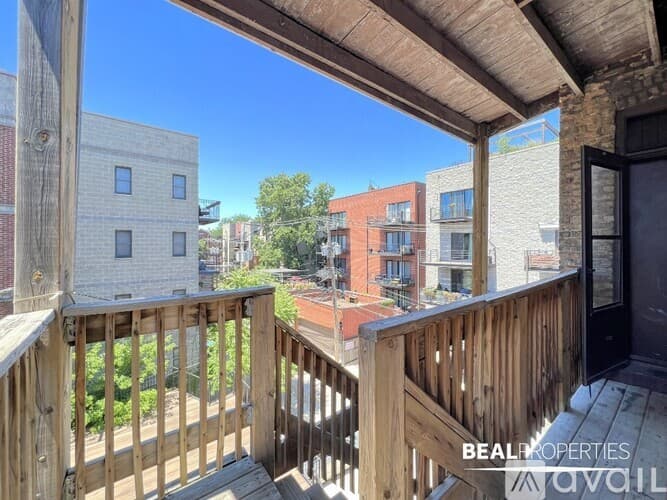 Chicago Apartment: 620 W Barry Ave
