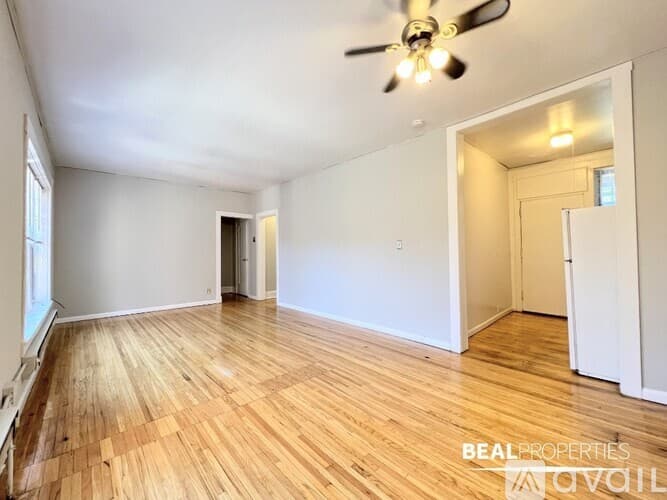 Chicago Apartment: 620 W Barry Ave
