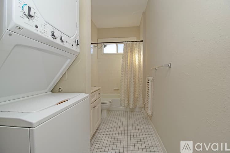 Saint Paul Apartment: 598 Summit Ave