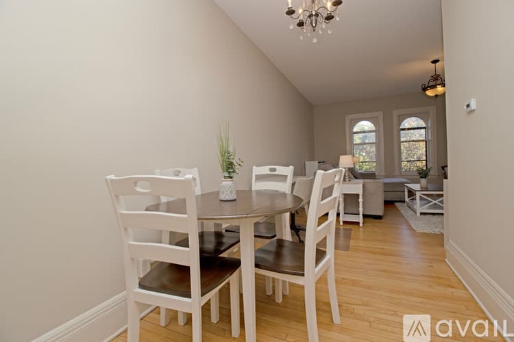 Saint Paul Apartment: 598 Summit Ave