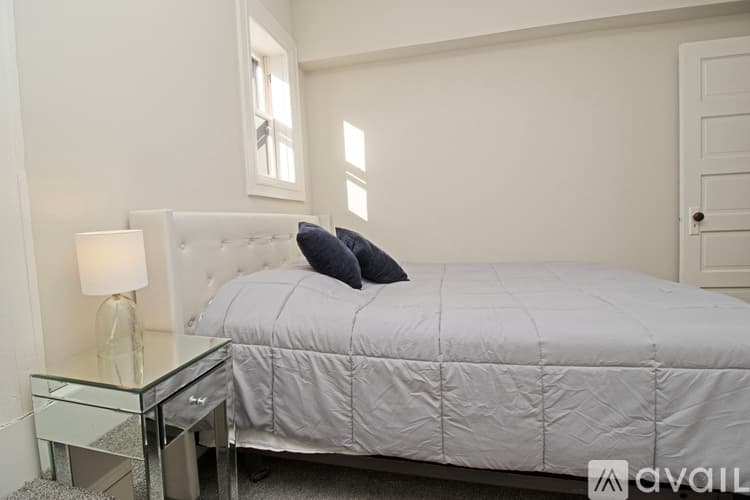 Saint Paul Apartment: 598 Summit Ave