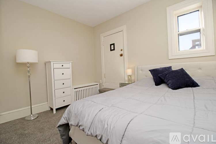 Saint Paul Apartment: 598 Summit Ave