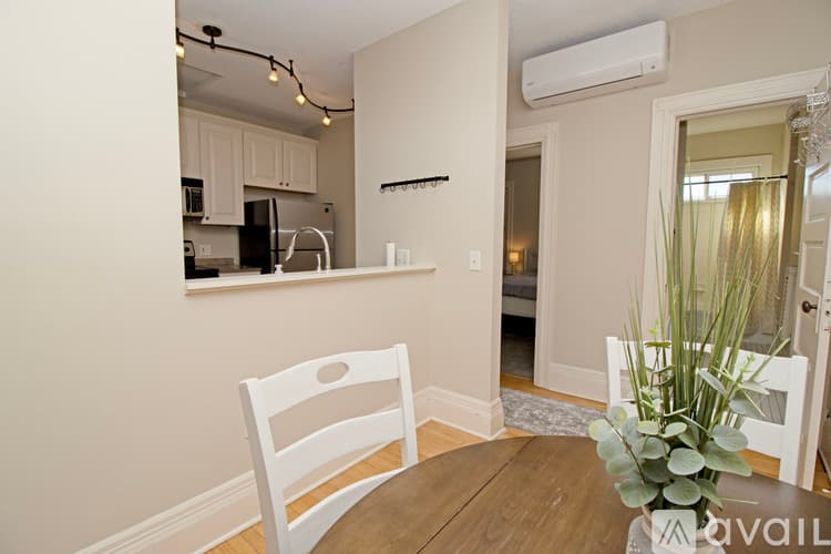 Saint Paul Apartment: 598 Summit Ave