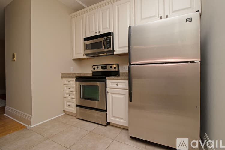 Saint Paul Apartment: 598 Summit Ave