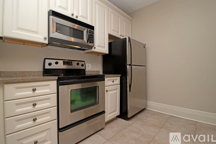 Saint Paul Apartment: 598 Summit Ave
