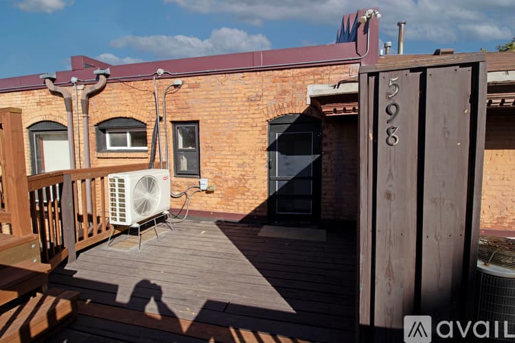 Saint Paul Apartment: 598 Summit Ave