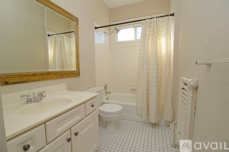 Saint Paul Apartment: 598 Summit Ave