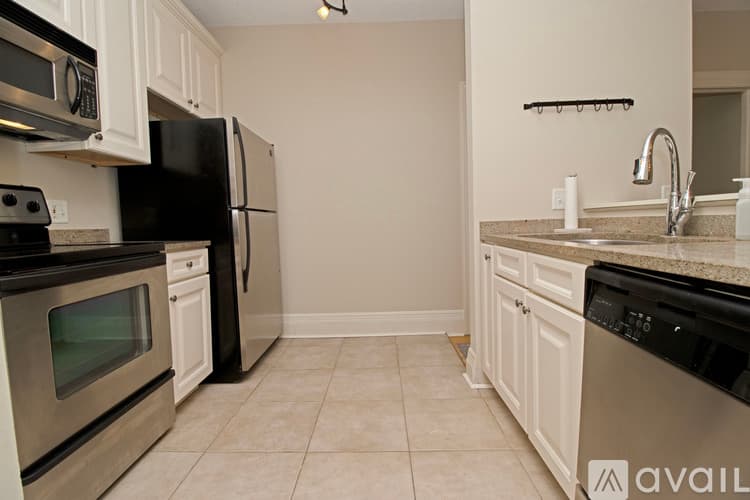 Saint Paul Apartment: 598 Summit Ave