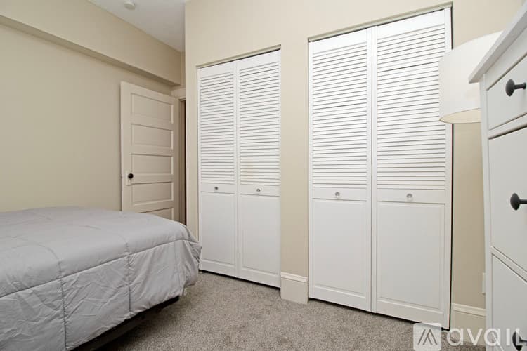 Saint Paul Apartment: 598 Summit Ave