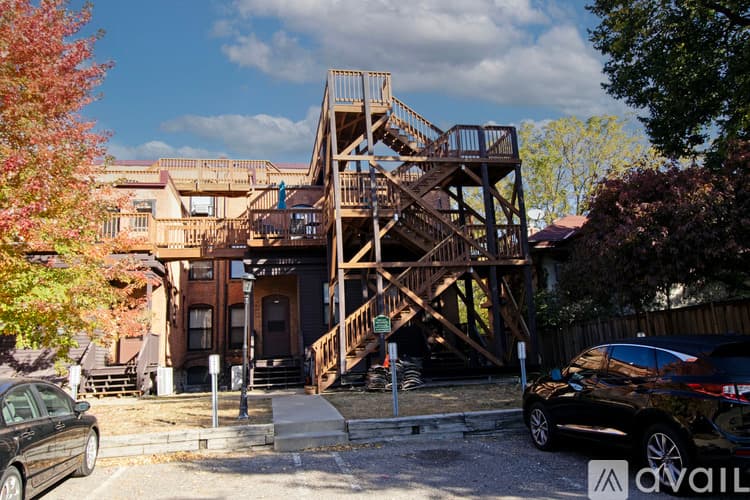 Saint Paul Apartment: 598 Summit Ave