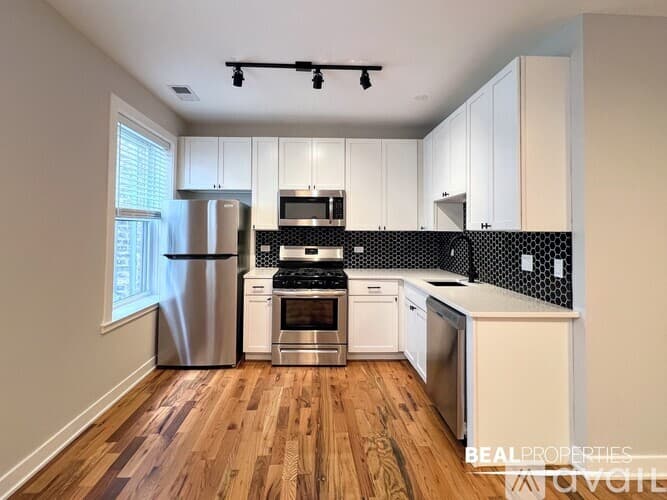 Chicago Apartment: 656 W Wrightwood Ave
