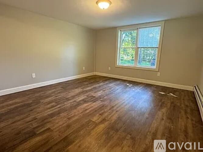 Hadley Apartment: 130 West Street