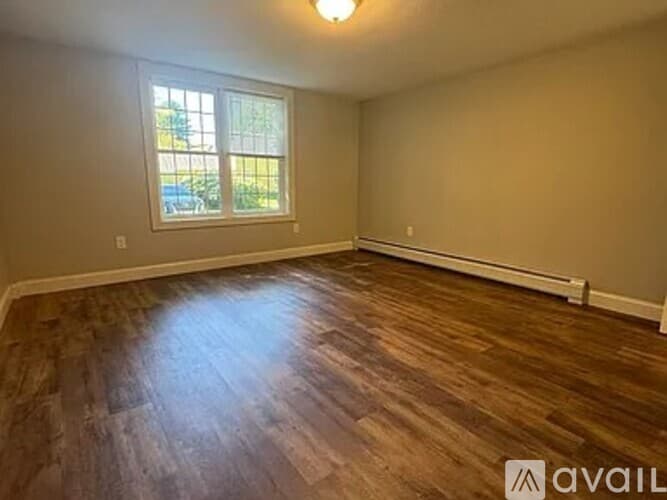 Hadley Apartment: 130 West Street